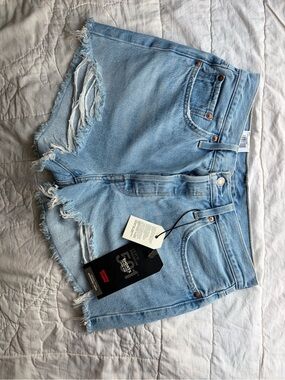 Levi’s Premium 501 High Rise Distressed Cutoff Denim Shorts NWT Light Wash